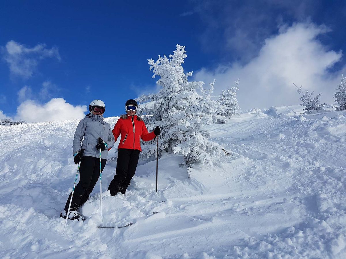 Skieuses dans la poudreuse